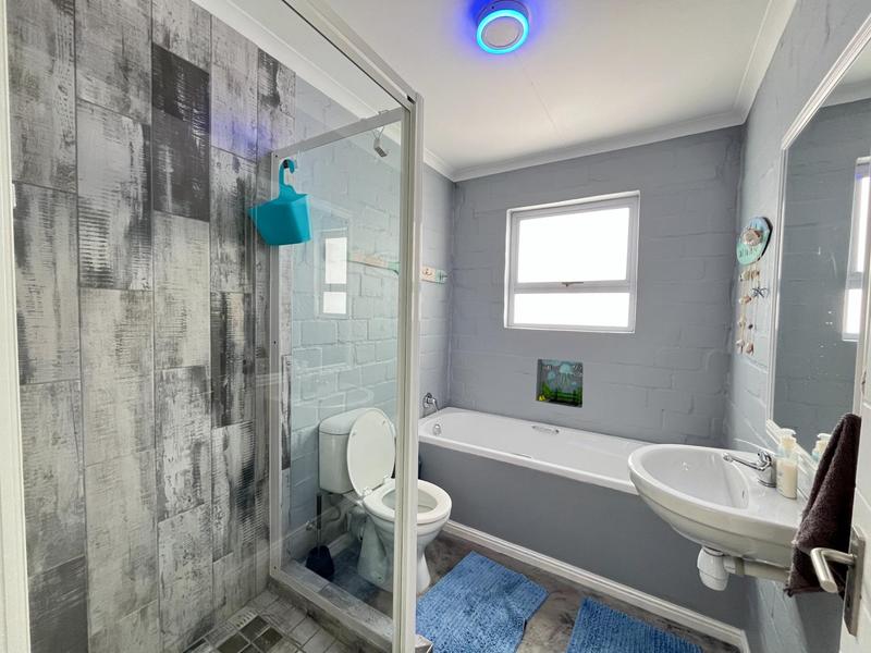 5 Bedroom Property for Sale in Dwarskersbos Western Cape